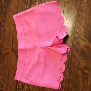 NEW w/o tags Express Hot Pink Scalloped Bottom Shorts, pockets, side zipper, 8